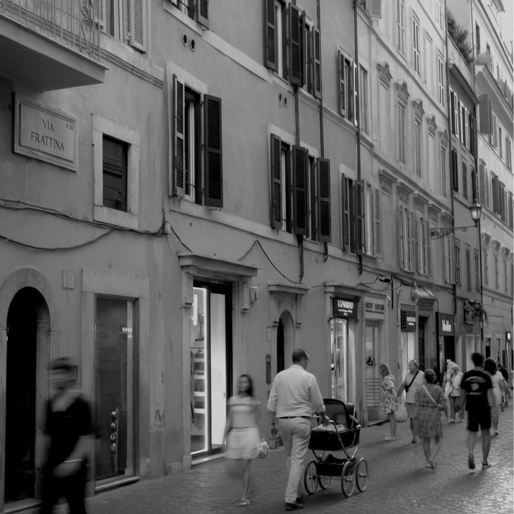 Via frattina Roma La cicogna Roma storia ed origini del marchio
